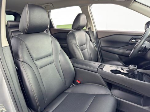 Used 2023 Nissan Rogue SV image 30