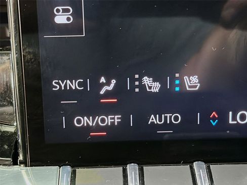 Used 2025 GMC Yukon Denali AWD/4WD image 21