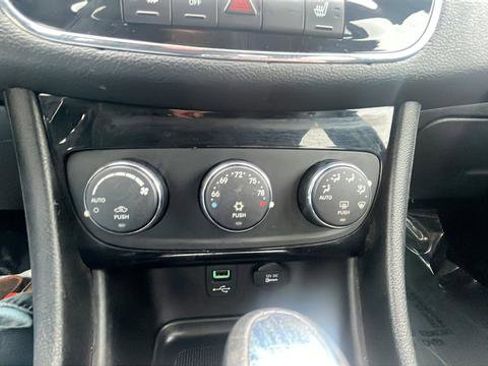 Used 2014 Chrysler 200 Limited image 17