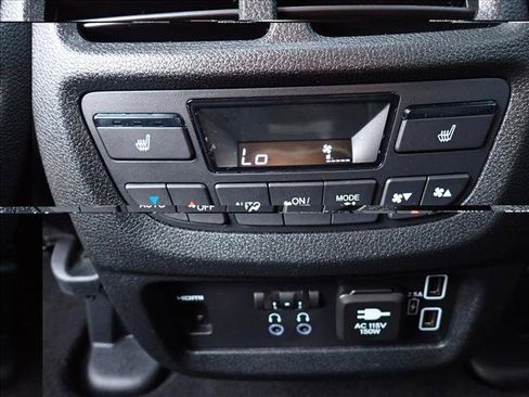 Used 2021 Honda Pilot Touring image 12