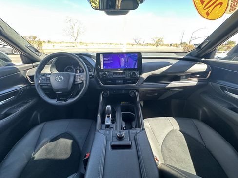 Used 2025 Toyota Grand Highlander AWD Hybrid image 22