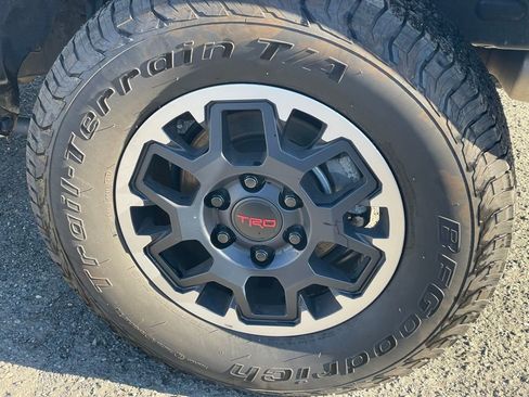 Used 2024 Toyota Tacoma TRD Off-Road image 25