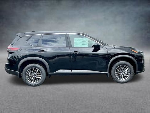 Used 2025 Nissan Rogue S AWD/4WD image 8