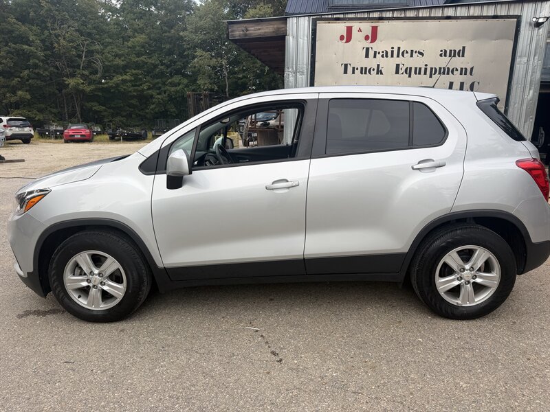 Used 2021 Chevrolet Trax LS w/ Tint and Cruise Package FWD image 8
