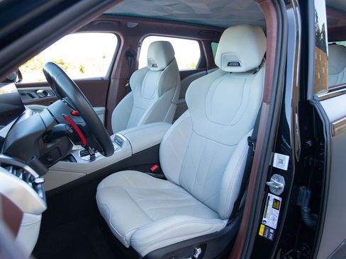 Used 2024 BMW XM AWD/4WD image 3