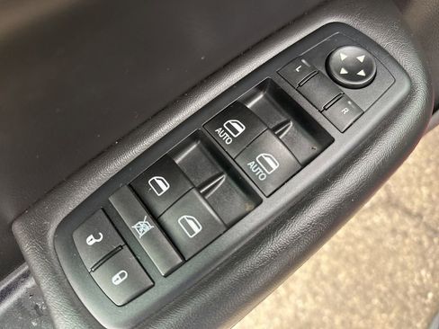 Used 2016 Chrysler 200 S image 12