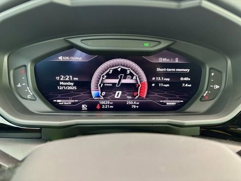 Used 2021 Lamborghini Urus image 12