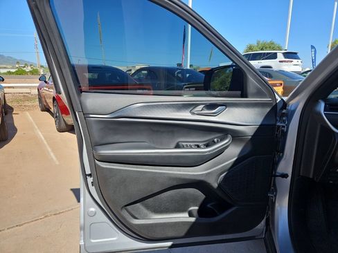 Certified 2023 Jeep Grand Cherokee Altitude AWD/4WD image 11