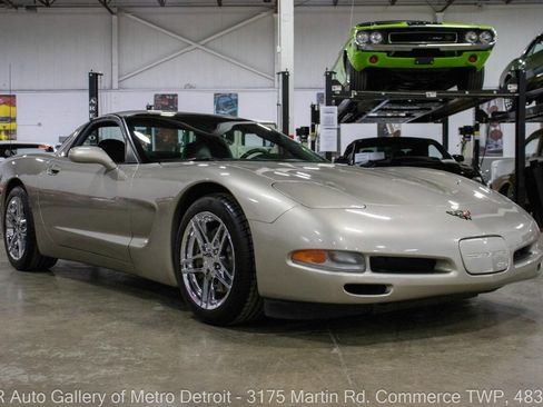 Used 1999 Chevrolet Corvette Coupe RWD image 10