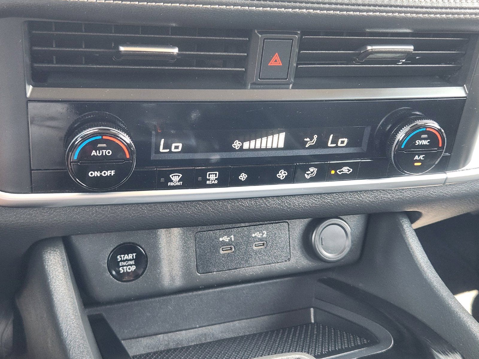 Used 2024 Nissan Rogue SV FWD image 19