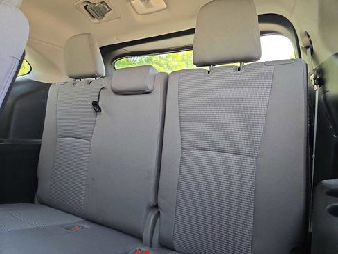 Used 2023 Toyota Highlander LE image 14