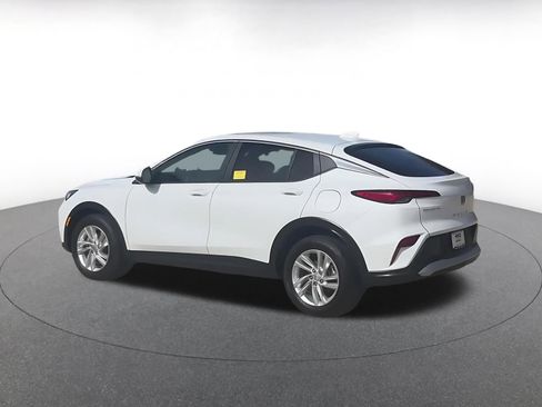 Used 2025 Buick Envista Preferred image 11