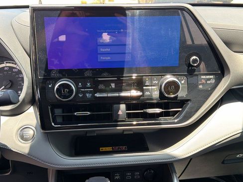 Certified 2025 Toyota Highlander XLE FWD image 20