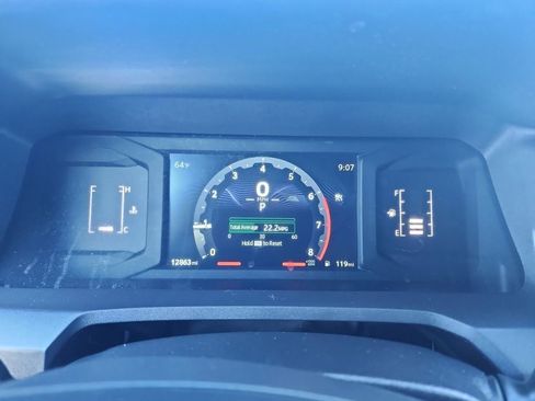 Used 2025 Toyota Tacoma SR5 AWD/4WD image 19