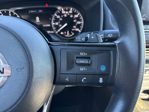 Used 2021 Nissan Rogue SV image 26