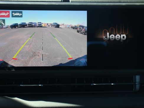 Used 2026 Jeep Gladiator Rubicon w/ Technology Group AWD/4WD image 20