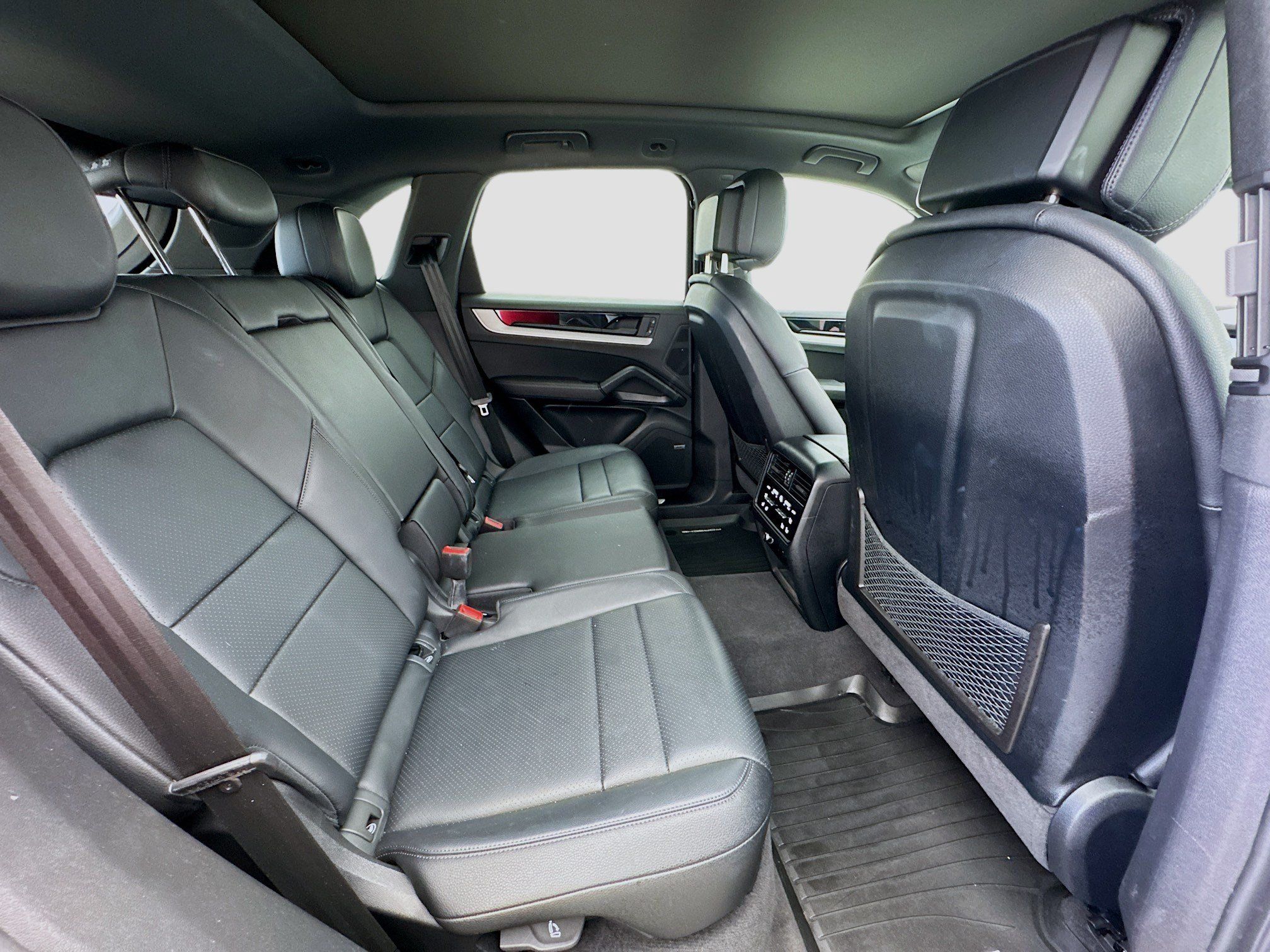 Used 2024 Porsche Cayenne AWD/4WD image 19