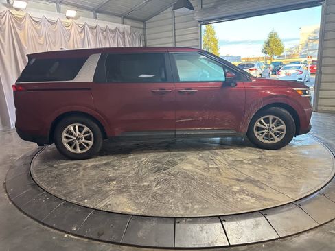 Used 2022 Kia Carnival LX image 3
