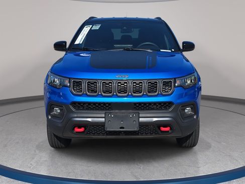 Used 2024 Jeep Compass Trailhawk AWD/4WD image 2