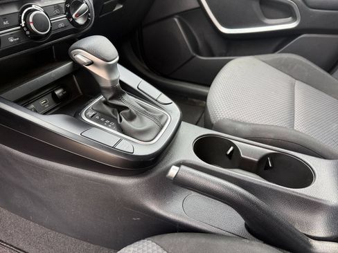 Used 2025 Kia Soul LX w/ LX Technology Package FWD image 37