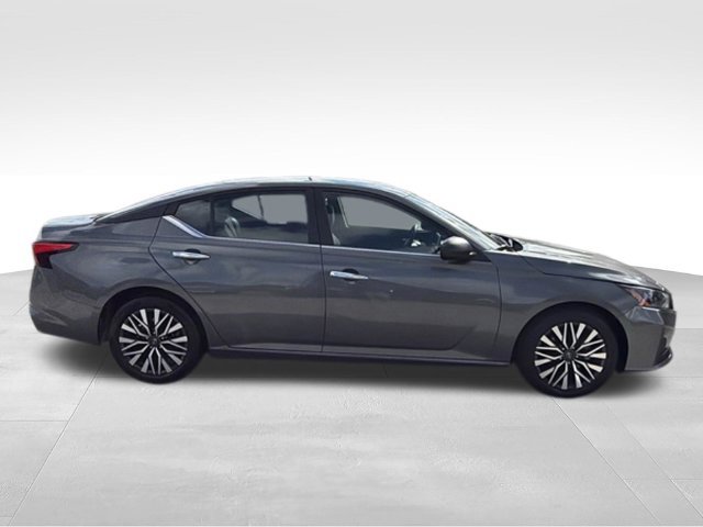 Used 2025 Nissan Altima 2.5 SV FWD image 6