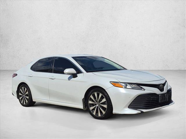 Used 2018 Toyota Camry XLE FWD image 3
