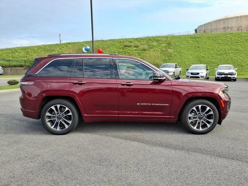 Used 2022 Jeep Grand Cherokee Overland w/ Luxury Tech Group IV AWD/4WD image 5