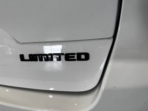 Used 2024 Jeep Grand Cherokee Limited w/ Luxury Tech Group II AWD/4WD image 35