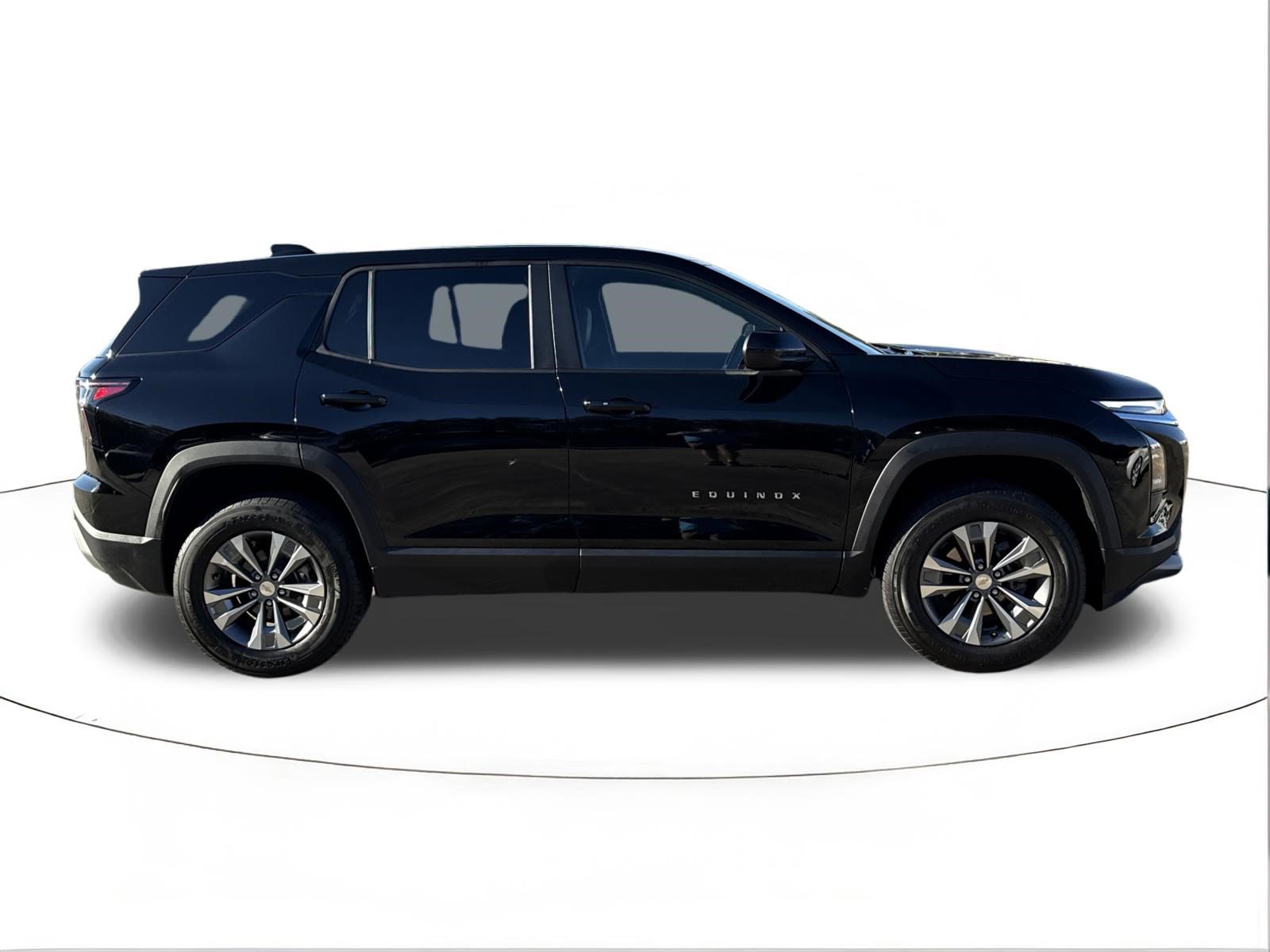 Used 2026 Chevrolet Equinox LT w/ Convenience Package II FWD image 2