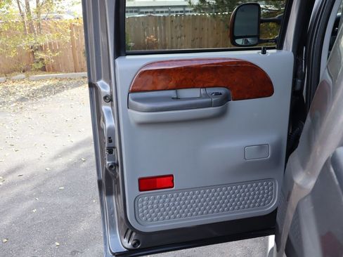 Used 2003 Ford F350 Lariat image 24