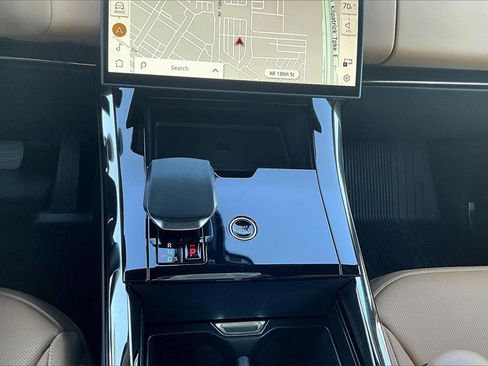 Used 2025 Land Rover Range Rover Sport SE image 24