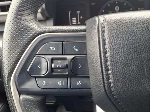Used 2025 Toyota 4Runner SR5 AWD/4WD image 25