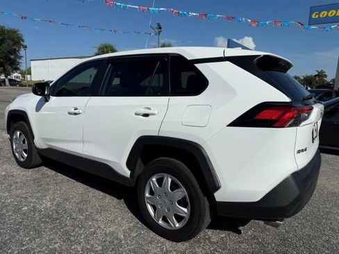 Used 2022 Toyota RAV4 LE FWD image 6