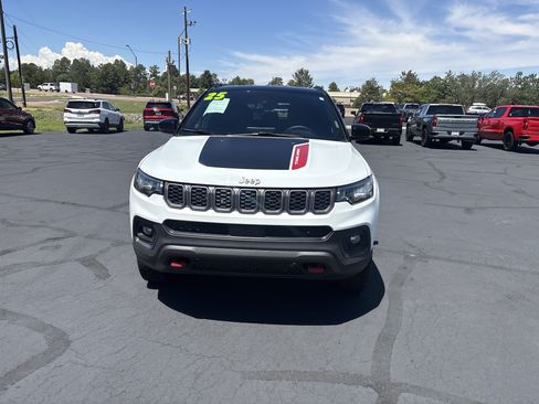 Used 2025 Jeep Compass Trailhawk w/ Trailhawk Convenience Group AWD/4WD image 6