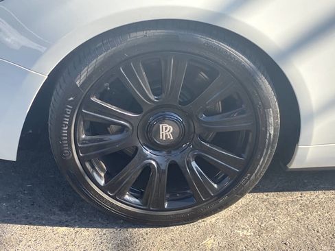 Used 2018 Rolls-Royce Dawn RWD image 16