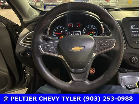 Used 2017 Chevrolet Malibu LT image 12