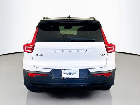 Used 2022 Volvo XC40 T5 R-Design AWD/4WD image 6