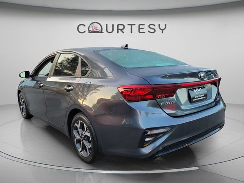 Used 2020 Kia Forte LXS FWD image 2