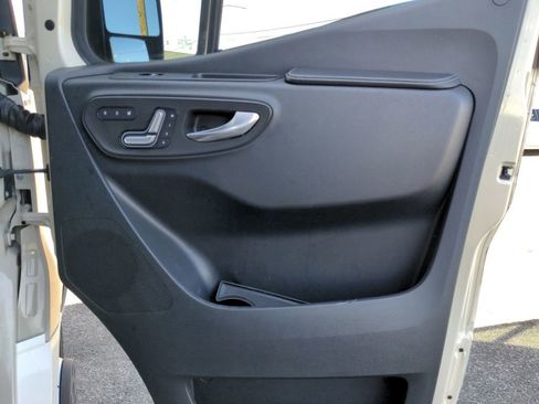 Used 2019 Mercedes-Benz Sprinter 170 image 28