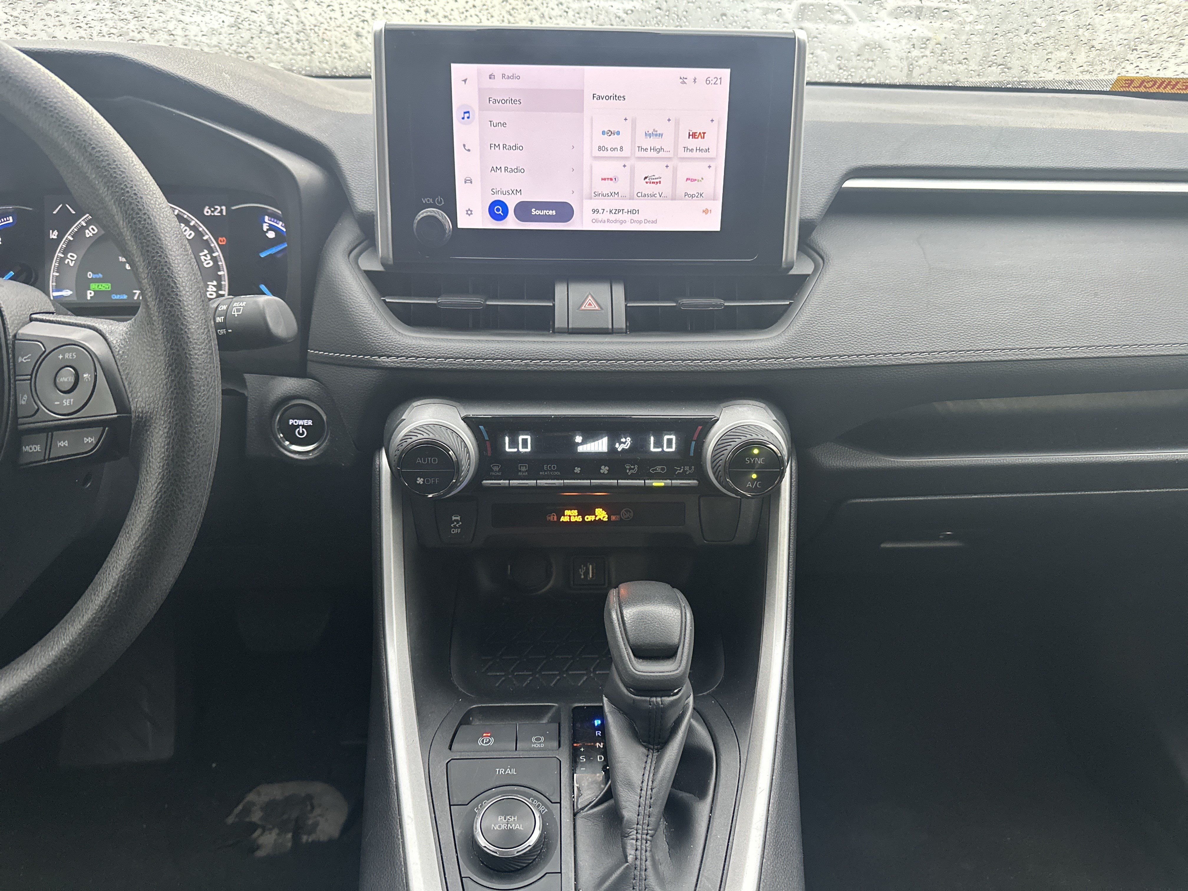 Used 2025 Toyota RAV4 XLE AWD/4WD image 23