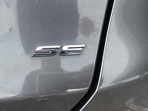Used 2015 Ford Fusion SE w/ Equipment Group 202A FWD image 17