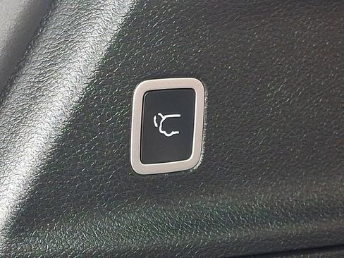 Used 2024 Chrysler Pacifica Pinnacle FWD image 35