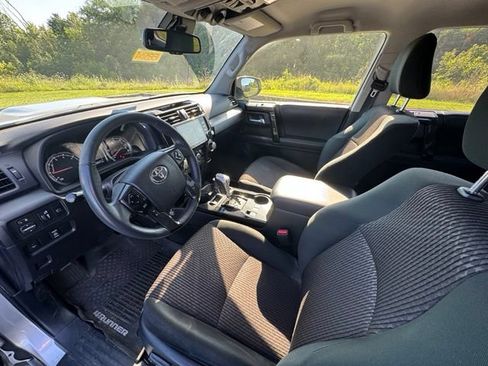 Used 2020 Toyota 4Runner TRD Off-Road AWD/4WD image 15