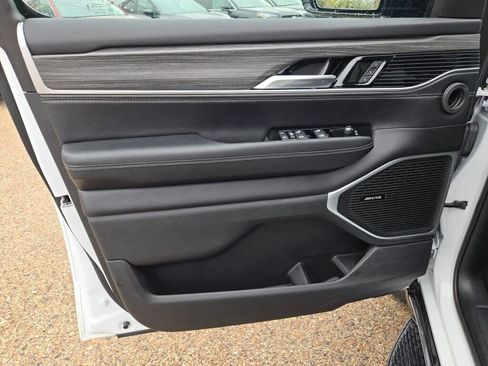 Used 2023 Jeep Wagoneer Series III w/ Preferred Equipment Group image 21