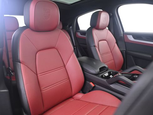 Certified 2026 Porsche Cayenne S AWD/4WD image 24