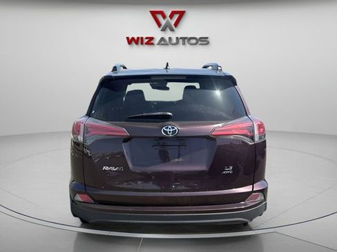 Used 2017 Toyota RAV4 LE AWD/4WD image 4