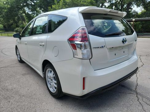Used 2015 Toyota Prius V Four FWD image 5