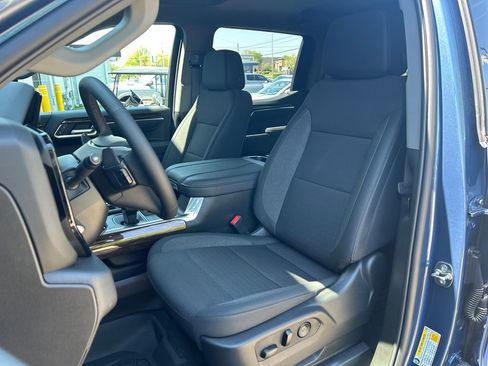 New 2026 GMC Sierra 1500 Elevation w/ LPO, Elevation Black Package AWD/4WD image 15