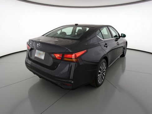 Used 2025 Nissan Altima 2.5 SV image 9