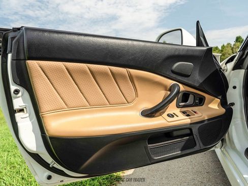 Used 2004 Honda S2000 image 37